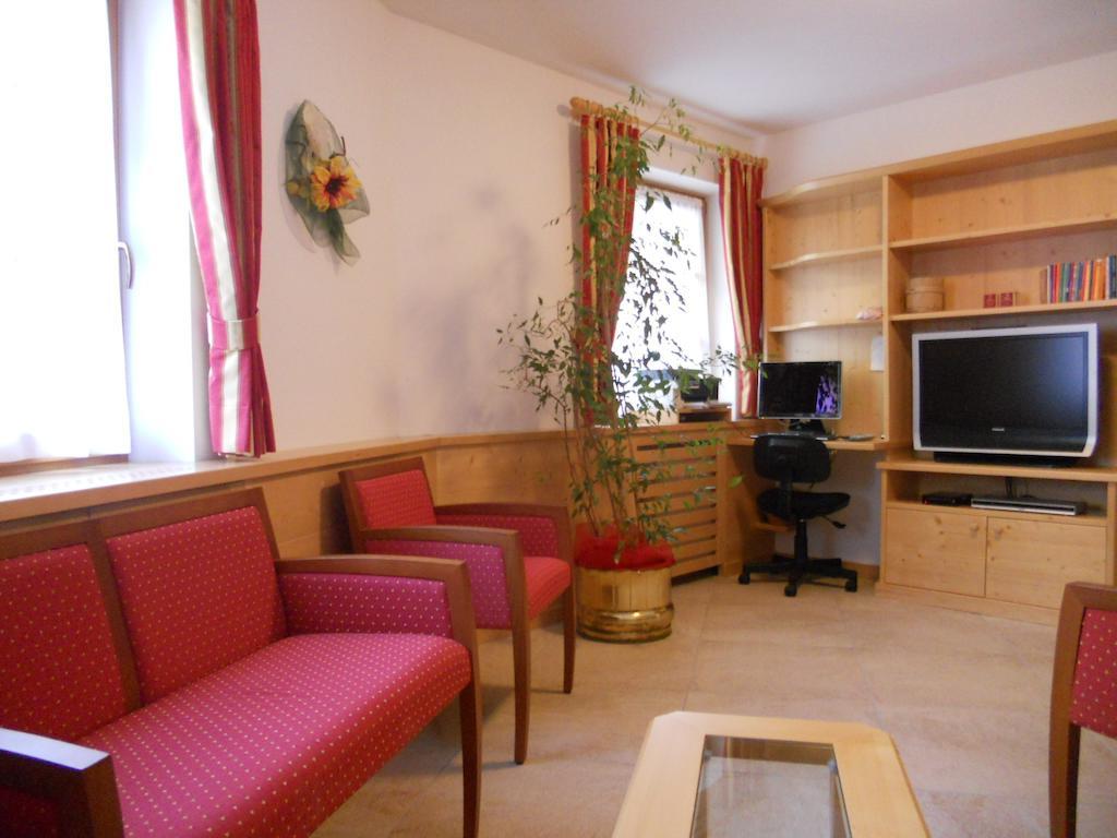 Residence Garni Manuela Cavalese Zimmer foto
